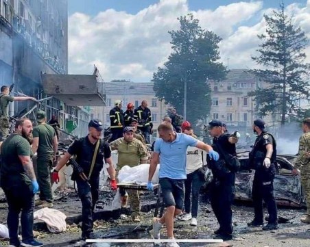 85 години след масовите екзекуции от НКВД: Нова Винишка трагедия - 20 загинали след ракетен удар по болница