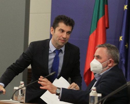 Петков на извънредна среща със здравните власти