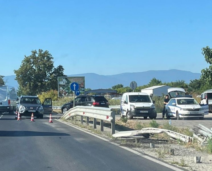 Моторист е бил блъснат тази сутрин на пътя Пловдив-Карлово. Инцидентът