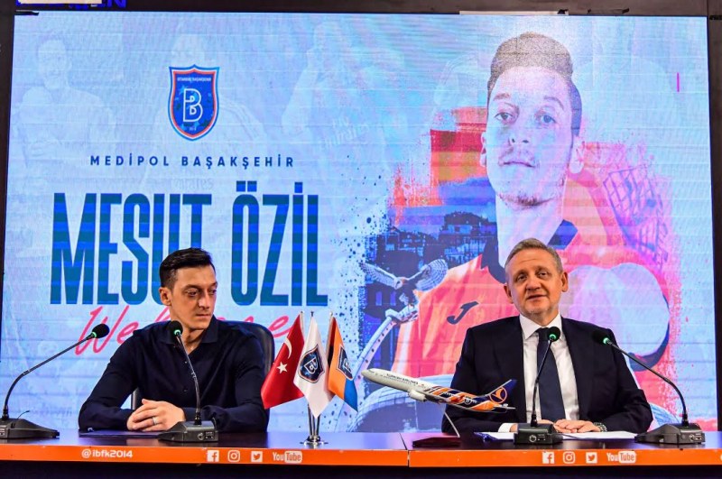 Йозил няма да става геймър, подписа с друг клуб от Истанбул
