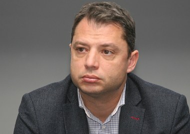 Депутатът от ГЕРБ Делян Добрев отговори на Корнелия Нинова която