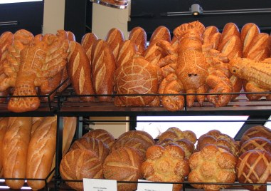 Забелязва се леко поевтиняване на хляба в цялата страна Цената