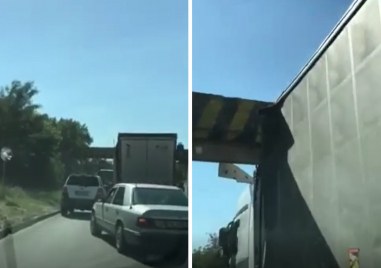 Камион се заклещи на един от подлезите в Прослав Тирът