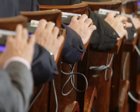 Депутатите обсъждат промяна на националния празник