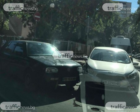 Две коли се удариха в центъра на Пловдив