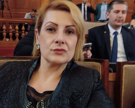 Елена Гунчева извади чат с Костадинов за организирани протести