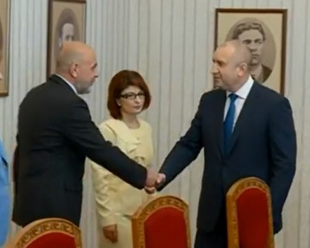 ГЕРБ към президента: Готови сме да предложим решения за кризата, стига да има кой да ни чуе