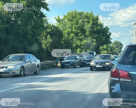 Катастрофа с 6 коли блокира движението на един от изходите на Пловдив