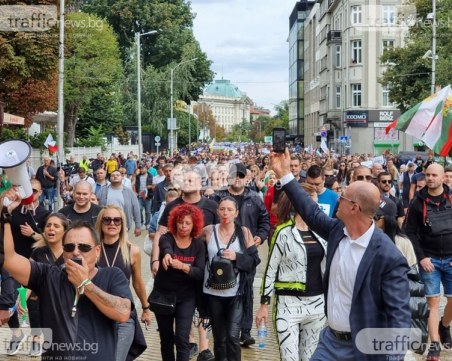 СЗБ и БАЗ: Кирил Петков излъга, че няма да затварят бизнеси заради COVID