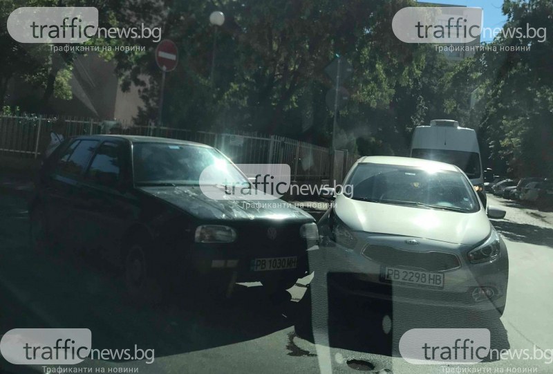 Две коли се удариха в центъра на Пловдив