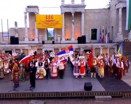 Ансамбли от Аржентина, Бразилия и още страни на фолклорния фест в Пловдив