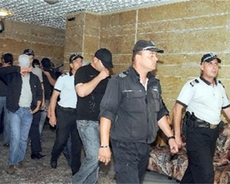 Арестуван и оправдан пловдивски полицай съди прокуратурата за 40 бона