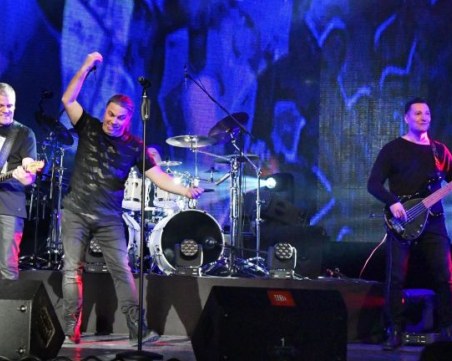 Б.Т.Р. пеят рок мюзикъл в Пловдив