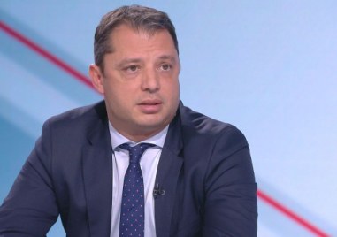 Депутатът Делян Добрев очерта 2 сценария за поевтиняване на горивата