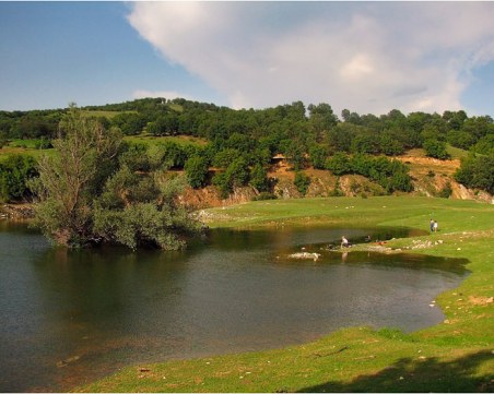 Млад мъж се удави пред очите на приятелите си край Карлово