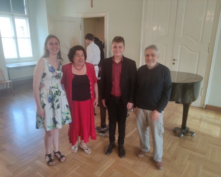 Млад пловдивски пианист се включи в престижна музикална академия