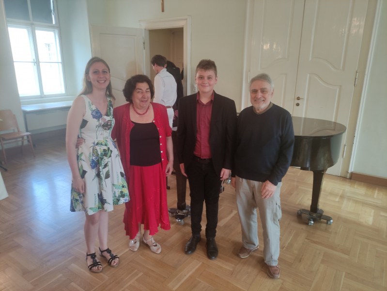 Млад пловдивски пианист се включи в престижна музикална академия