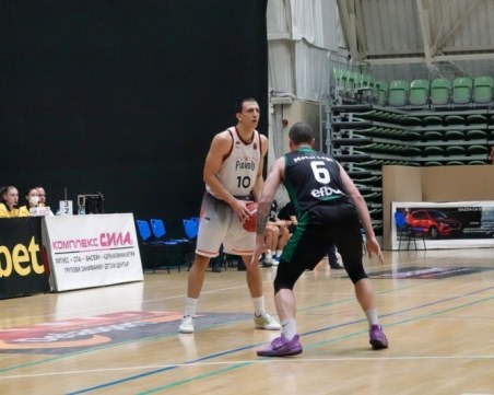 Играч на Академик в разширения състав за Европейското