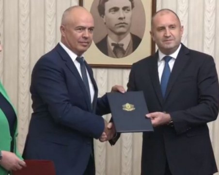 Радев връчи мандата на БСП