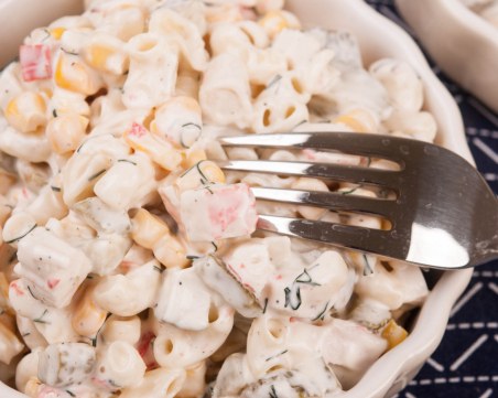 С ухание на лято: Макаронена салата с рачешки рулца