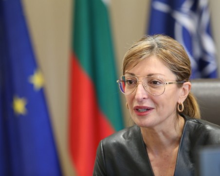 Захариева за коалицията: Не знам как ще забравят червените си линии и обидите