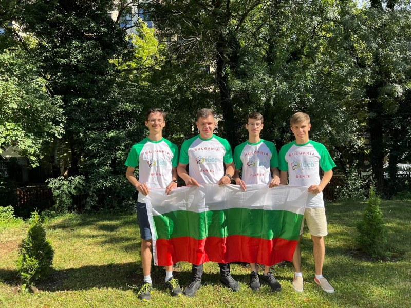 Три сребърни медала спечелиха учениците, представили България на международната олимпиада