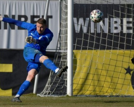 Локомотив разкара Лукас Рейдър