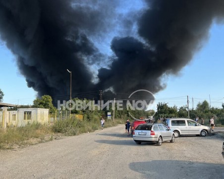 Голям пожар обгазява Бургас, гори депо за отпадъци