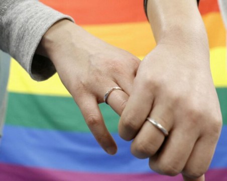 САЩ прие законопроект, защитаващ еднополовите и междурасовите бракове