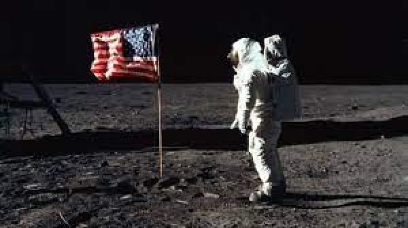 На този ден: Стъпва първият човек на Луната