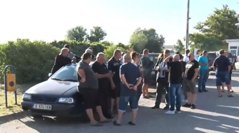 Земеделци от Хасково блокират границата с Гърция
