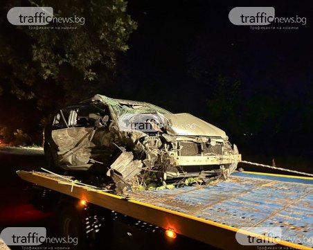 Две деца са пострадали при челния удар край Пловдив, колата е напълно смачкана