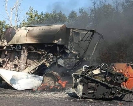 Комбайн се запали в поле край Пловдив