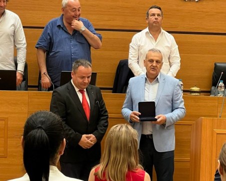 Отличиха с почетен знак на Пловдив доц. Иво Димитров