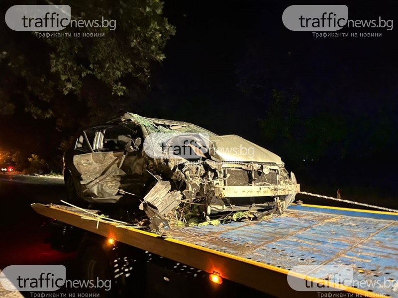 Две деца са пострадали при челния удар край Пловдив, колата е напълно смачкана