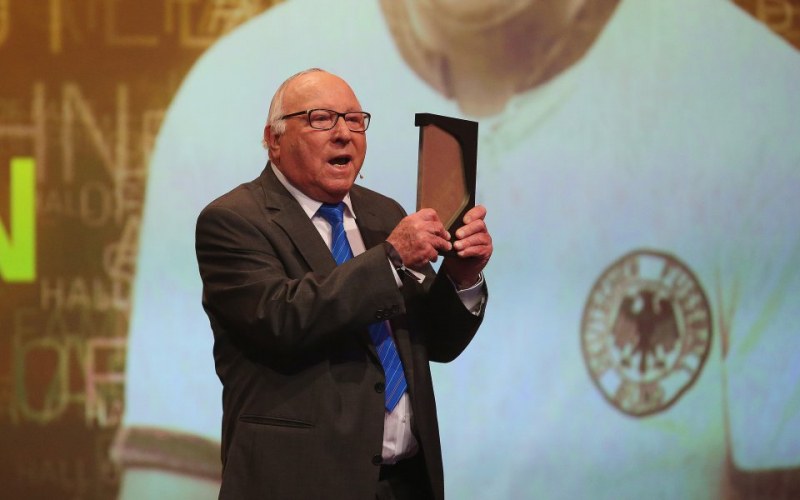Футболната легенда Уве Зеелер почина на 85 г. в съня си