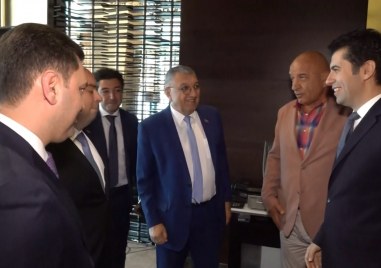Кирил Петков обсъди с президента на Азербайджан Илхам Алиев възможността