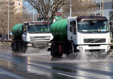 Почистването на дъждоприемните шахти в Пловдив и следващата седмица продължава