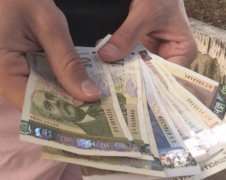 България е с най-ниската минимална заплата в ЕС през юли