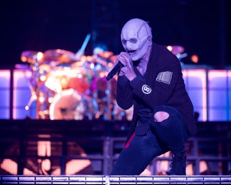 Близо 20 хиляди души, една банда и брутално шоу в Пловдив