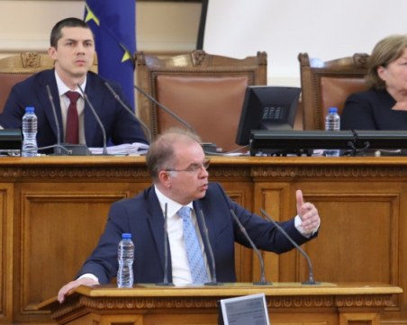 Чолаков: Управляващите направиха изключително тежки юридически гафа