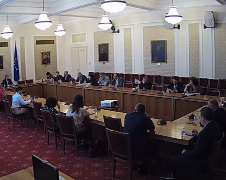 ДБ качиха пълния запис от заседанието на групата