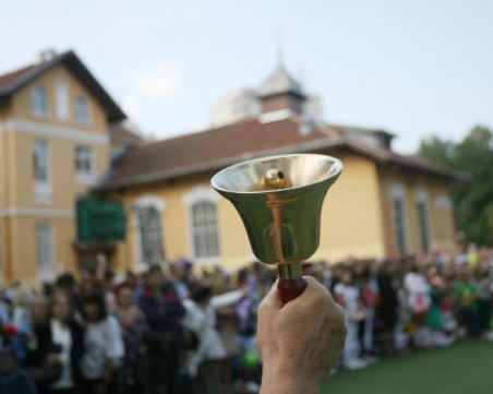 Намаляват продължителността на часовете в прогимназията