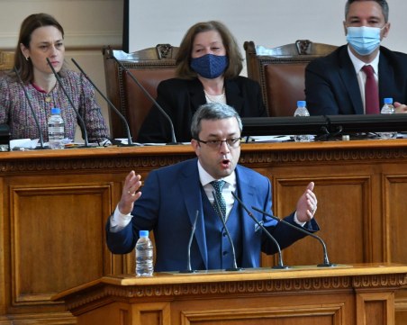 Тома Биков: Призоваваме Нинова незабавно да върне мандата