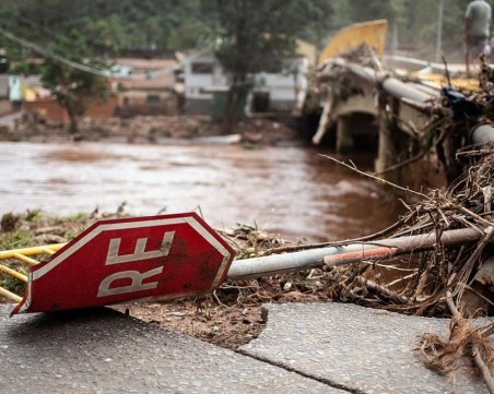 Свлачище в Китай затрупа и уби 10 души