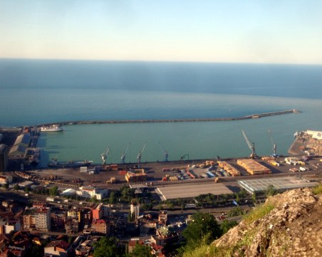 Турция е готова да помага на Украйна за разминиране на пристанищата