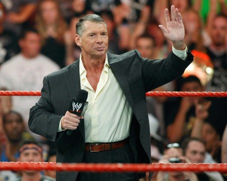 Винс Макмеън се оттегля като шеф на WWE заради обвиненията в сексуален тормоз