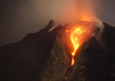 Вулканът Сакураджима който се намира на големия остров Кюшу в