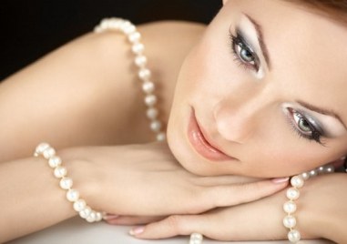 Перлите са едни от любимите бижута на дамите Коя жена