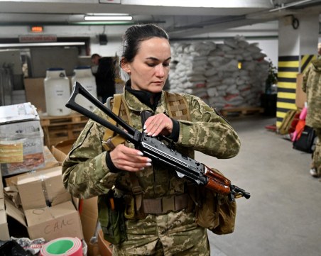 Киев: 50 000 жени служат в армията ни